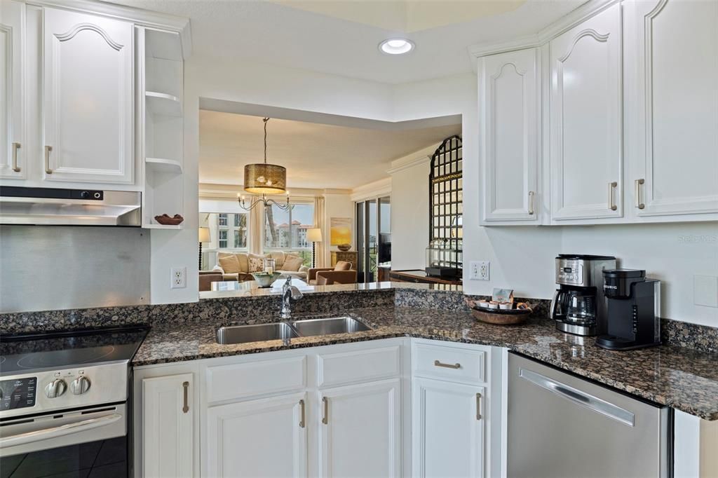 For Sale: $699,999 (2 beds, 2 baths, 1283 Square Feet)