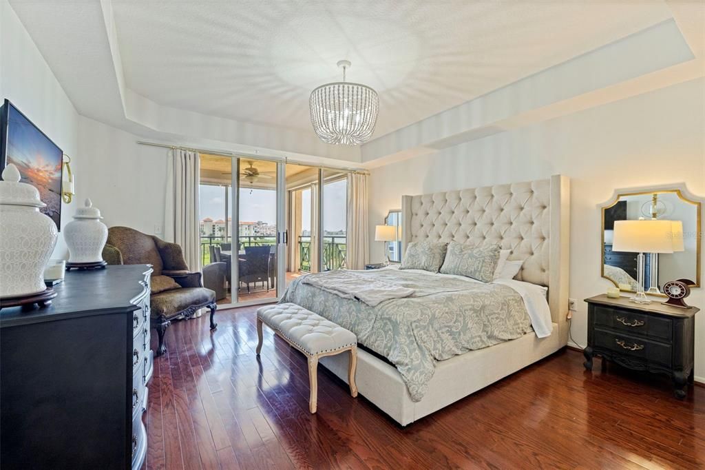For Sale: $699,999 (2 beds, 2 baths, 1283 Square Feet)