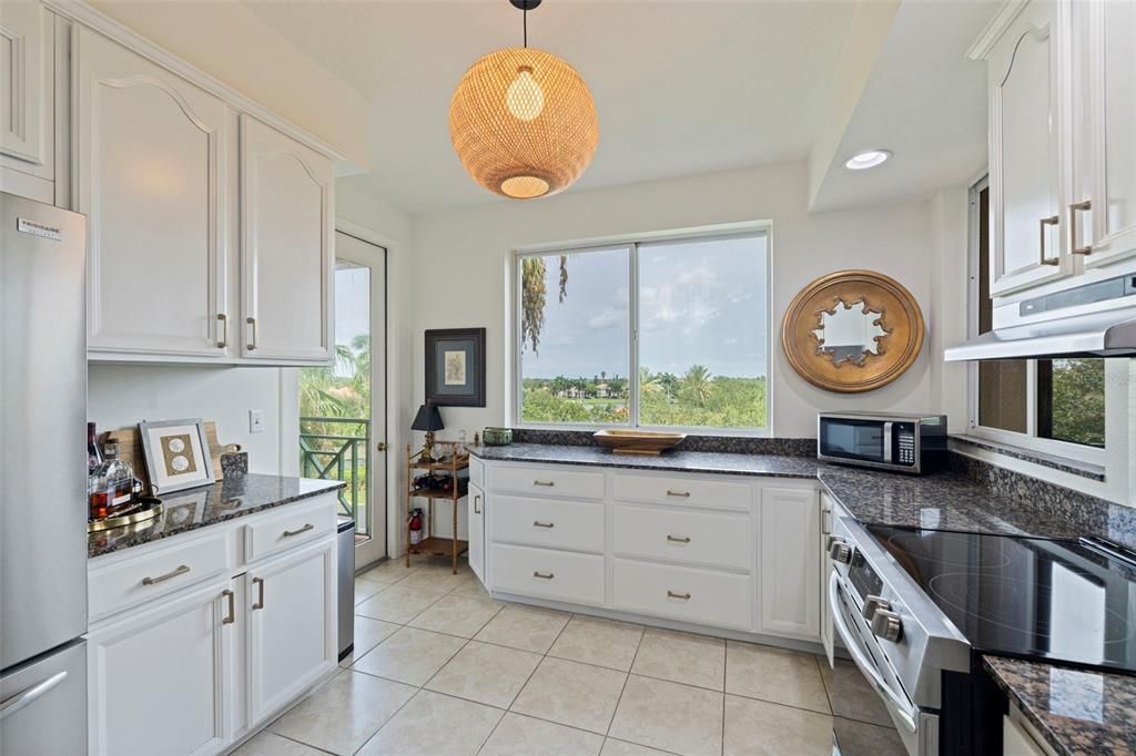 For Sale: $699,999 (2 beds, 2 baths, 1283 Square Feet)
