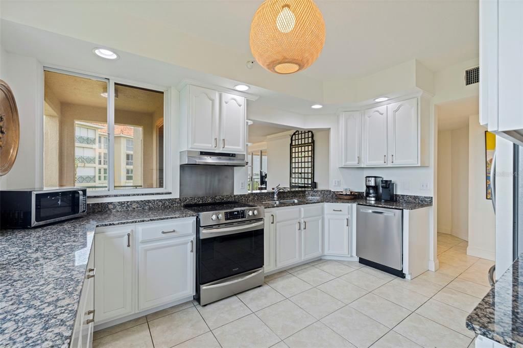 For Sale: $699,999 (2 beds, 2 baths, 1283 Square Feet)
