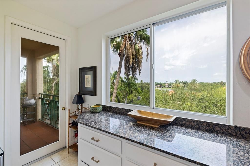 For Sale: $699,999 (2 beds, 2 baths, 1283 Square Feet)