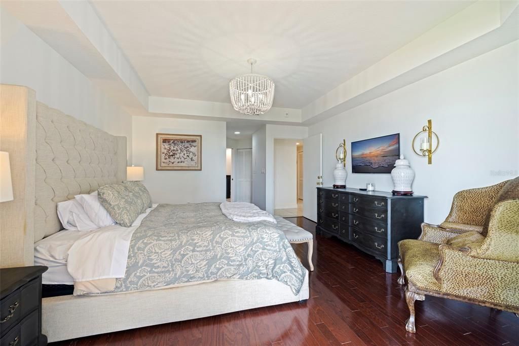 For Sale: $699,999 (2 beds, 2 baths, 1283 Square Feet)
