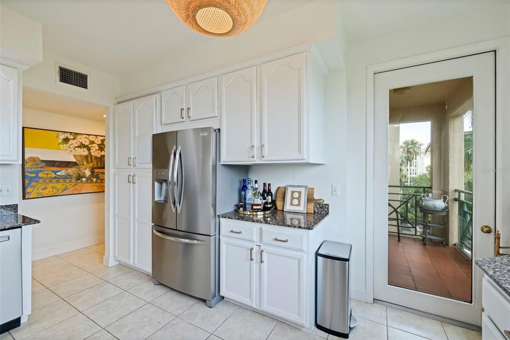 For Sale: $699,999 (2 beds, 2 baths, 1283 Square Feet)