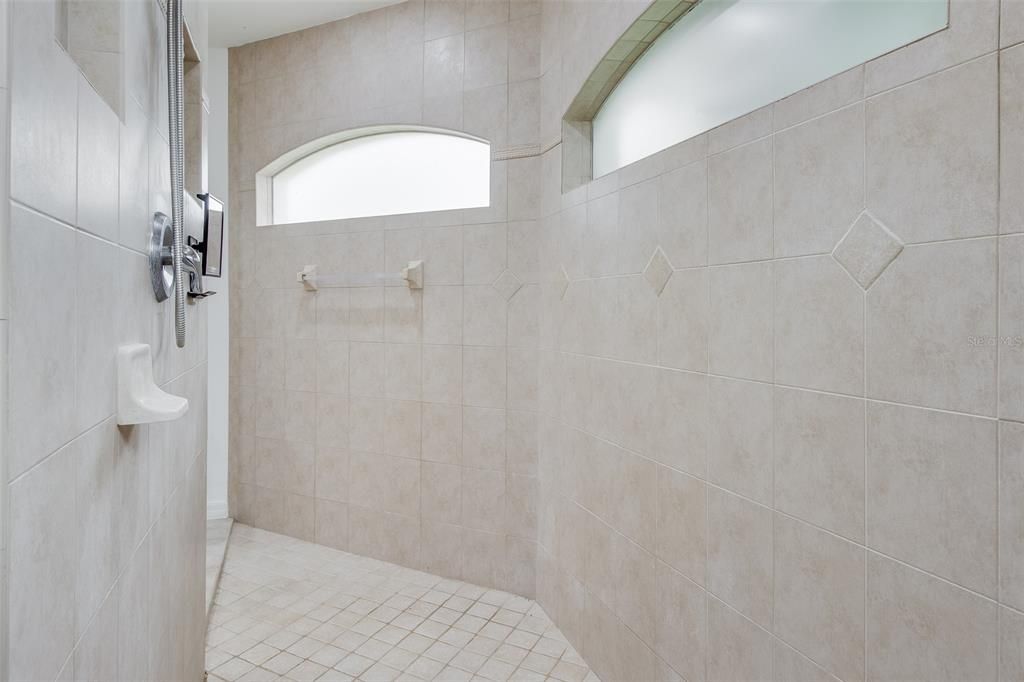 На продажу: $329,900 (3 спален, 2 ванн, 1858 Квадратных фут)