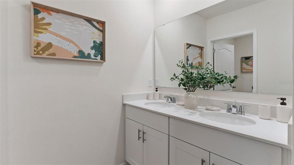 На продажу: $439,990 (5 спален, 3 ванн, 2601 Квадратных фут)