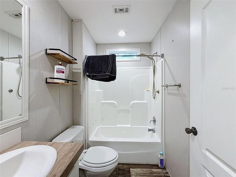На продажу: $279,900 (3 спален, 2 ванн, 1344 Квадратных фут)