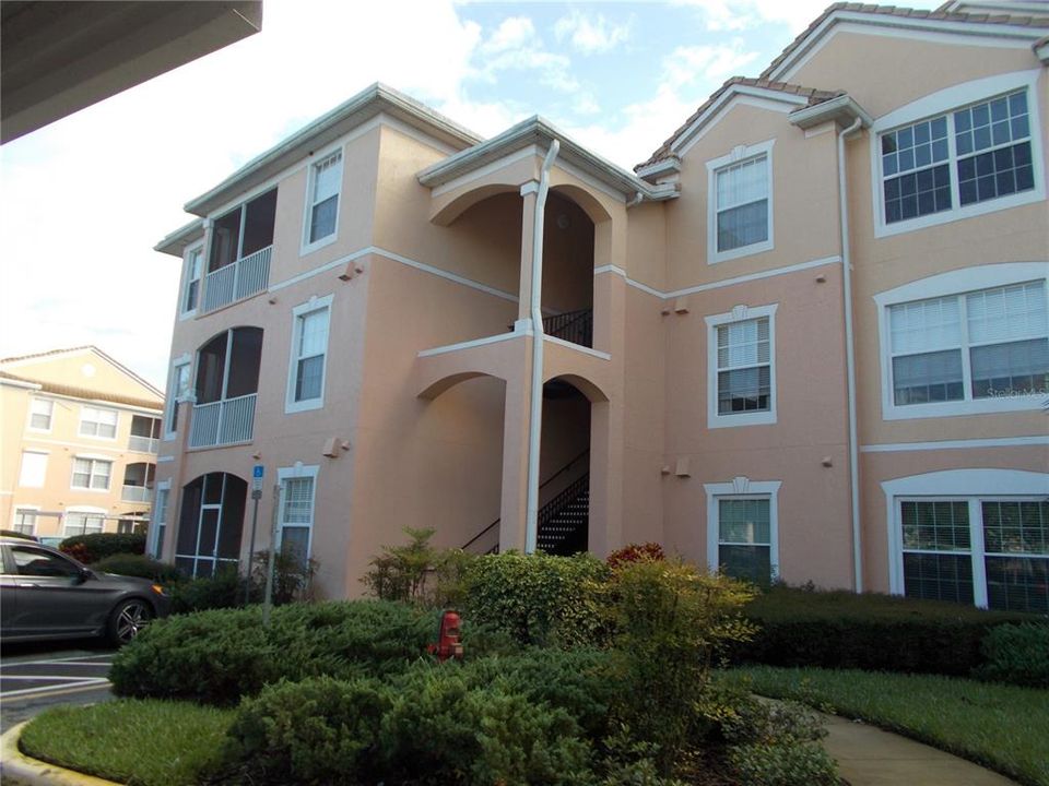 For Rent: $2,000 (3 beds, 2 baths, 1408 Square Feet)