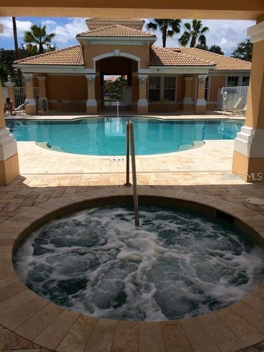 For Rent: $2,000 (3 beds, 2 baths, 1408 Square Feet)
