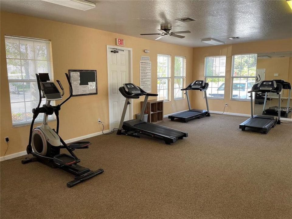 For Rent: $2,000 (3 beds, 2 baths, 1408 Square Feet)