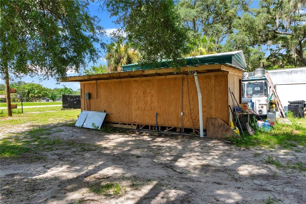 На продажу: $1,999,999 (3.85 acres)