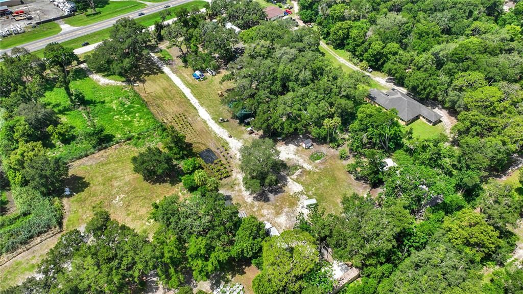 На продажу: $1,999,999 (3.85 acres)