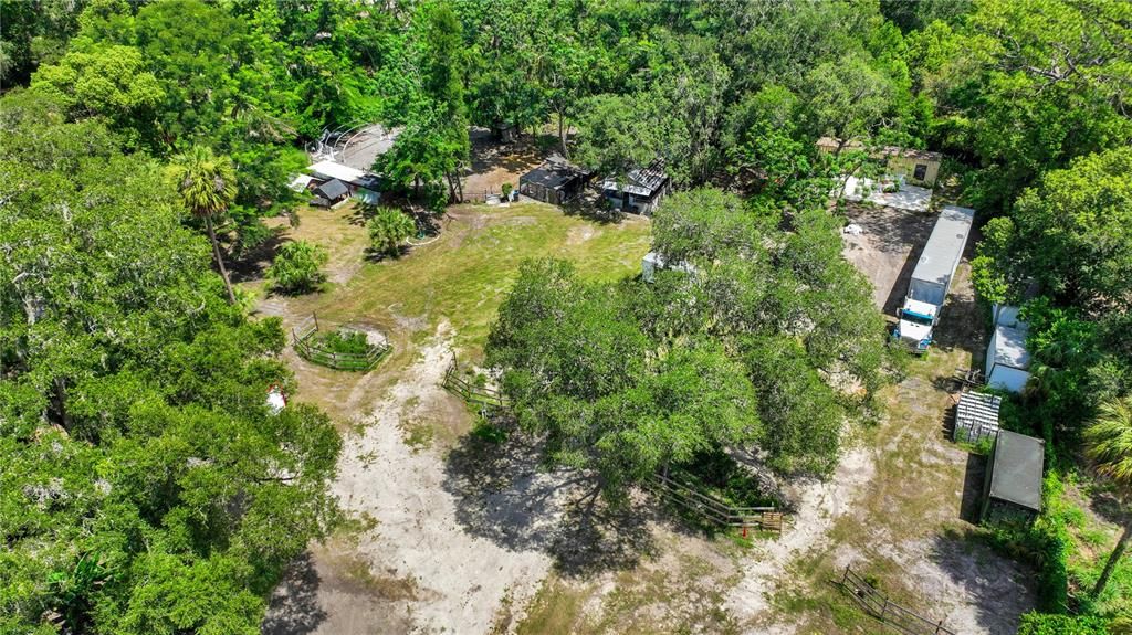 На продажу: $1,999,999 (3.85 acres)