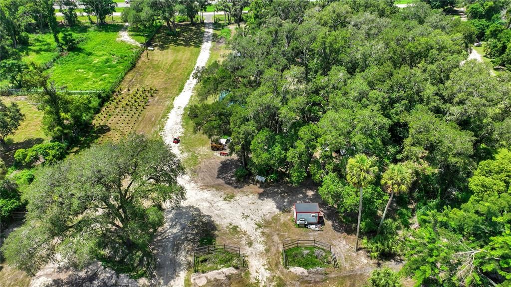 На продажу: $1,999,999 (3.85 acres)
