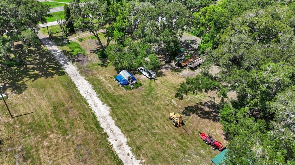На продажу: $1,999,999 (3.85 acres)