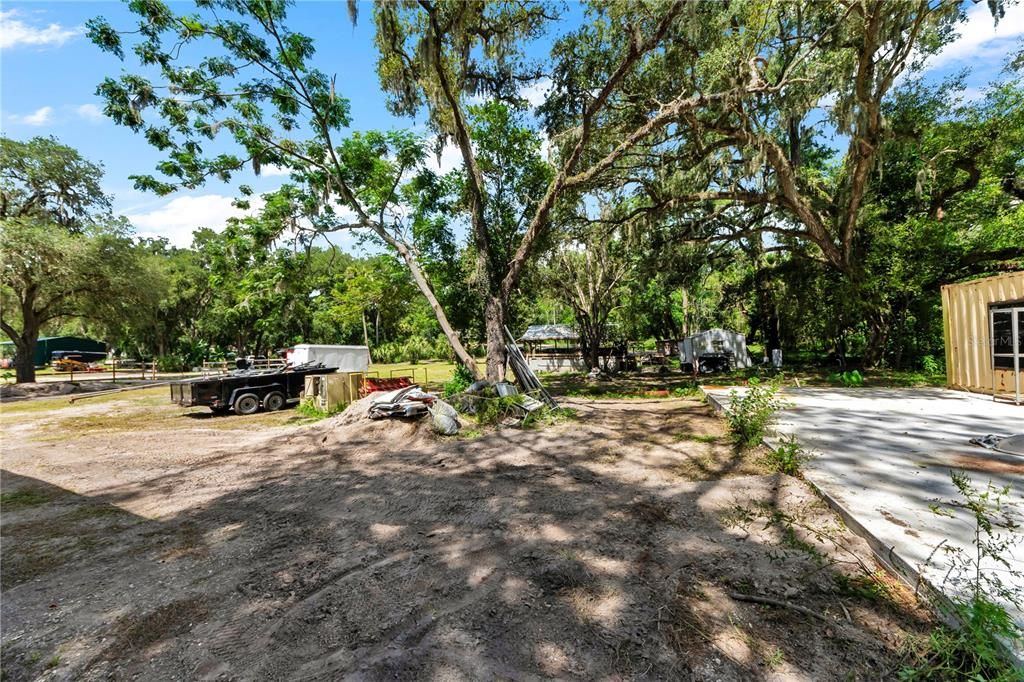 На продажу: $1,999,999 (3.85 acres)