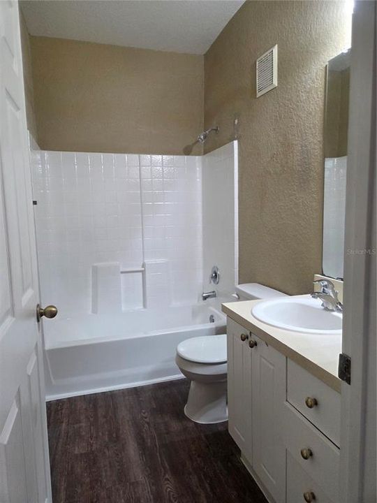 В аренду: $1,800 (3 спален, 2 ванн, 1266 Квадратных фут)