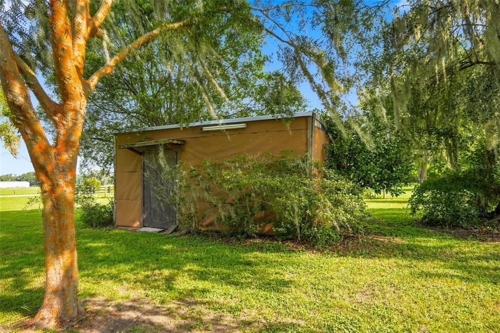 На продажу: $165,000 (2 спален, 1 ванн, 840 Квадратных фут)