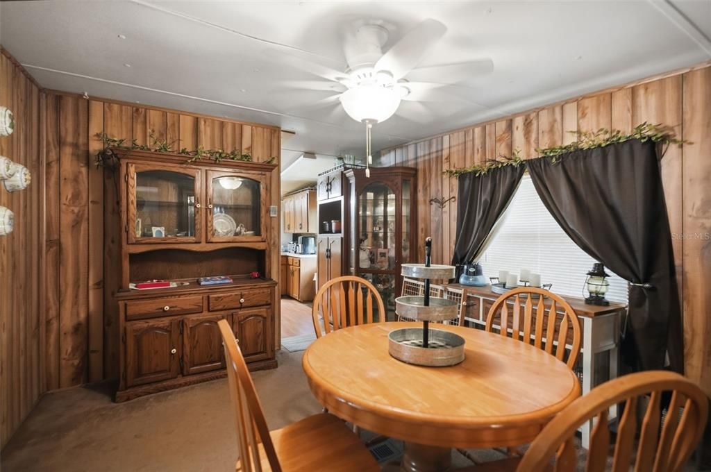На продажу: $165,000 (2 спален, 1 ванн, 840 Квадратных фут)