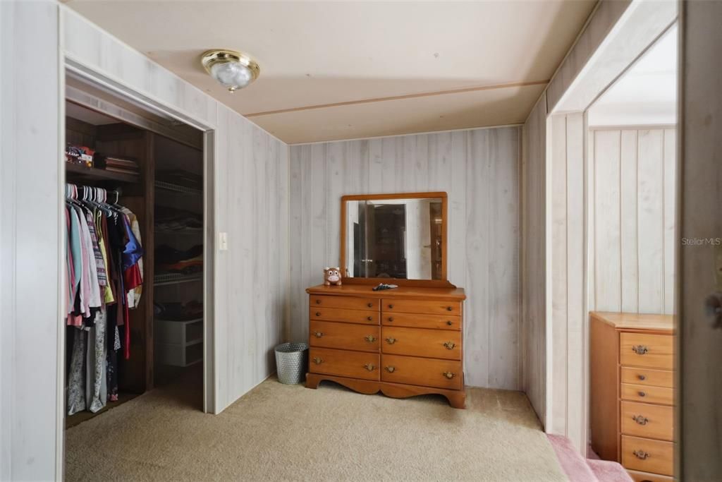 На продажу: $165,000 (2 спален, 1 ванн, 840 Квадратных фут)