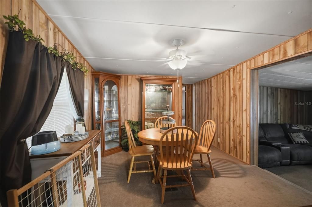 На продажу: $165,000 (2 спален, 1 ванн, 840 Квадратных фут)