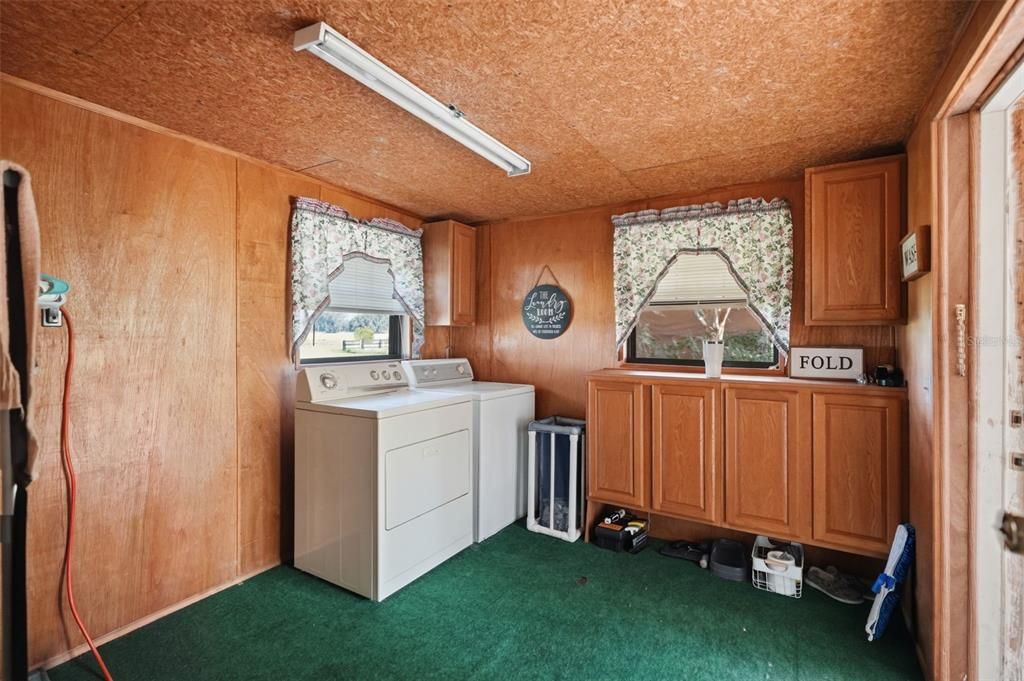 На продажу: $165,000 (2 спален, 1 ванн, 840 Квадратных фут)