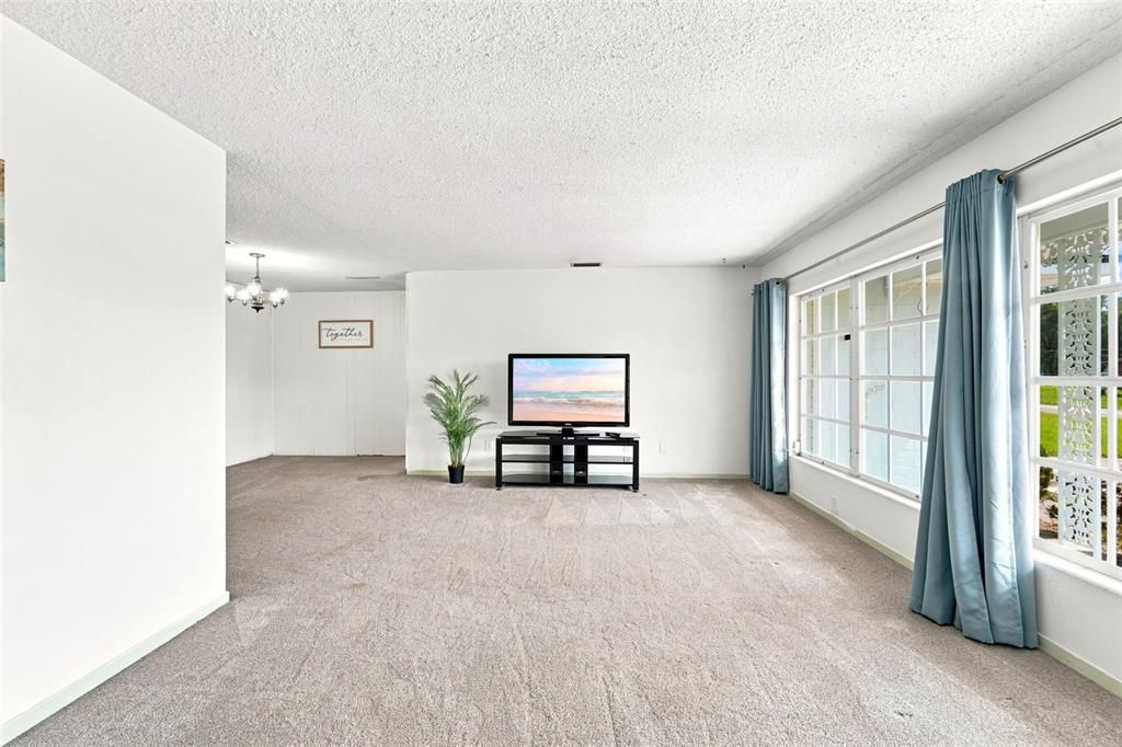 En Venta: $349,900 (3 camas, 2 baños, 1901 Pies cuadrados)