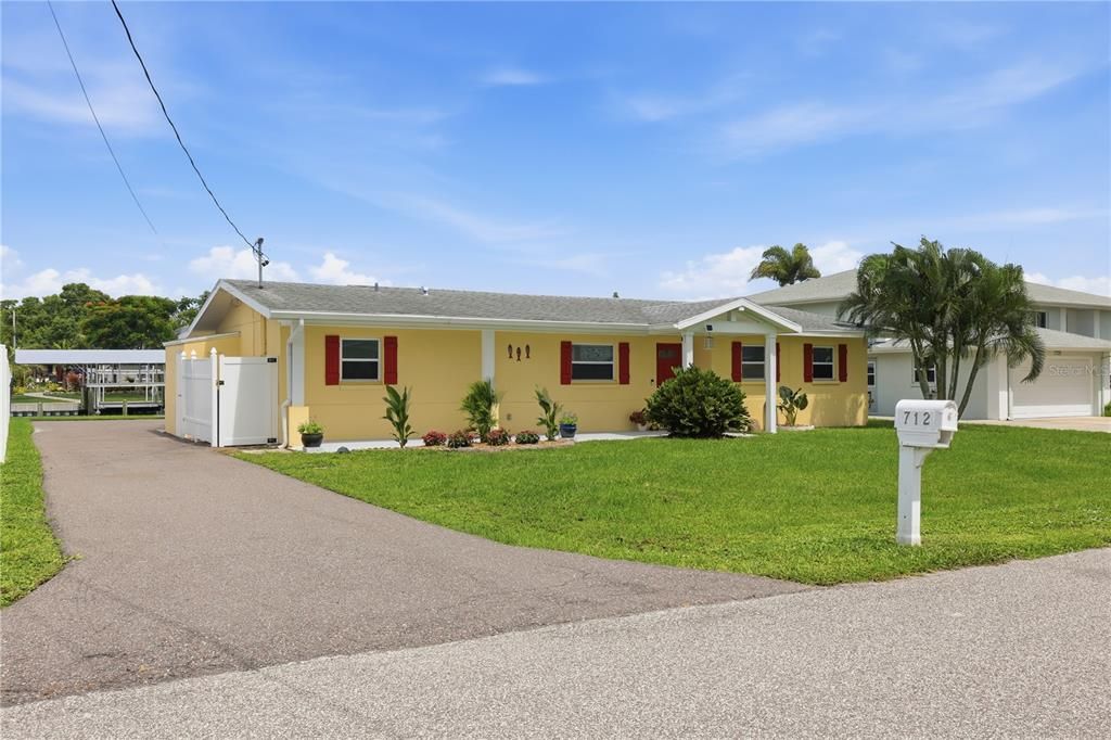 Active With Contract: $569,000 (3 beds, 2 baths, 1650 Square Feet)