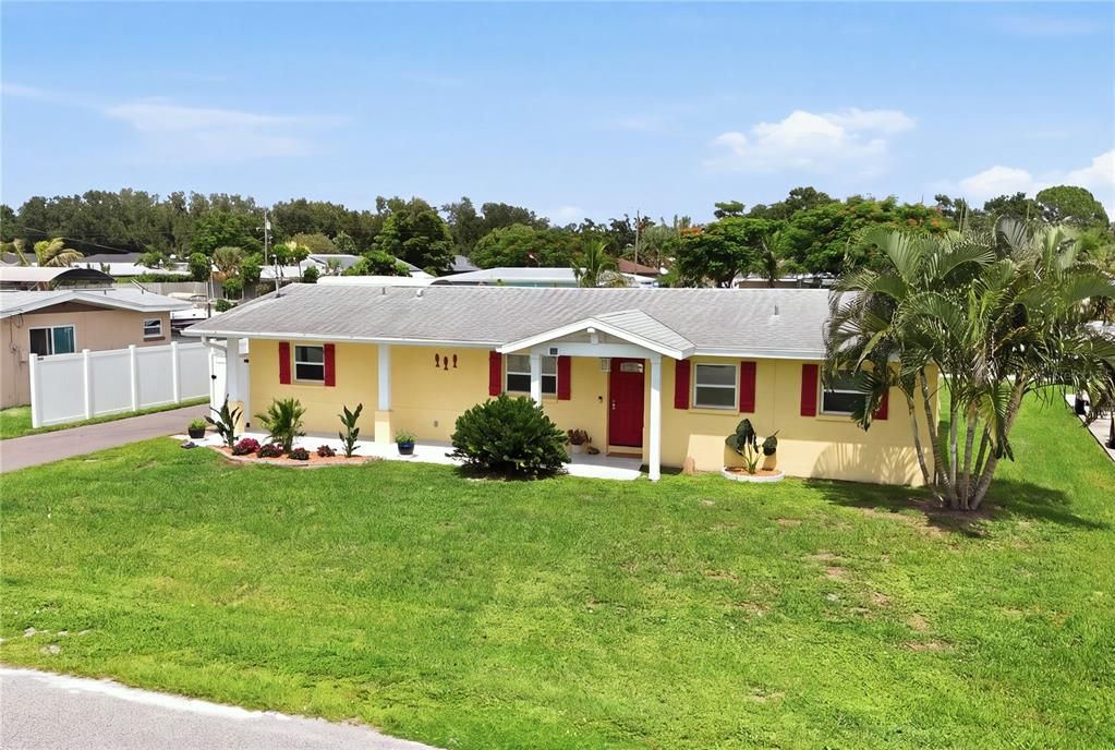 Active With Contract: $569,000 (3 beds, 2 baths, 1650 Square Feet)