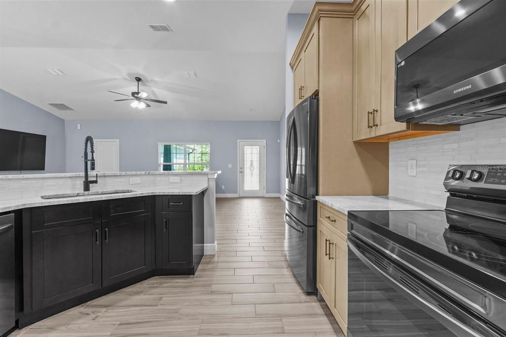 На продажу: $379,990 (3 спален, 2 ванн, 1700 Квадратных фут)