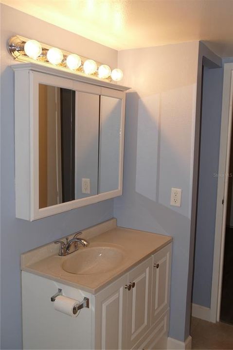 En Renta: $999 (2 camas, 1 baños, 1087 Pies cuadrados)