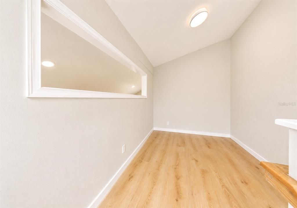 На продажу: $239,990 (2 спален, 2 ванн, 1240 Квадратных фут)