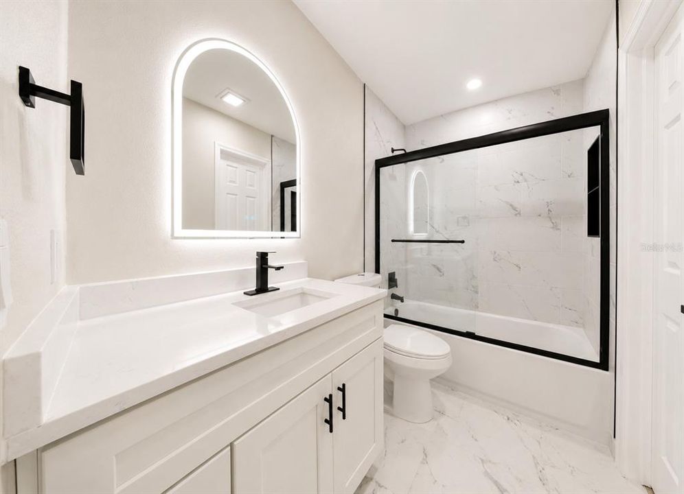 На продажу: $239,990 (2 спален, 2 ванн, 1240 Квадратных фут)