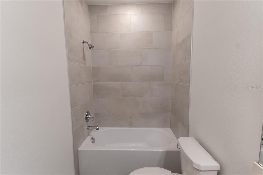 На продажу: $268,900 (3 спален, 2 ванн, 2104 Квадратных фут)