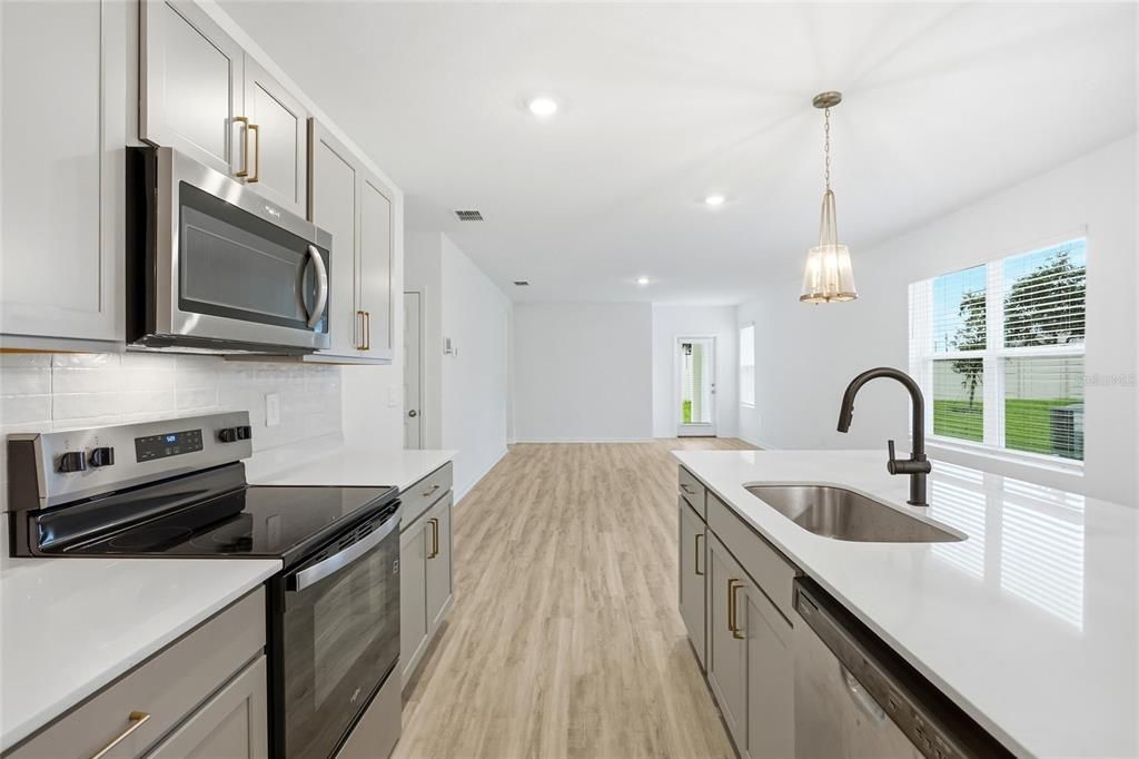 En Renta: $2,495 (4 camas, 2 baños, 1665 Pies cuadrados)