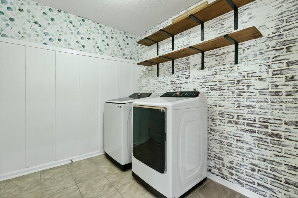 На продажу: $389,000 (3 спален, 2 ванн, 2006 Квадратных фут)