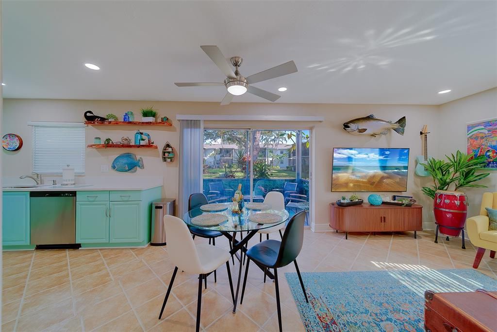 En Venta: $275,000 (2 camas, 2 baños, 881 Pies cuadrados)