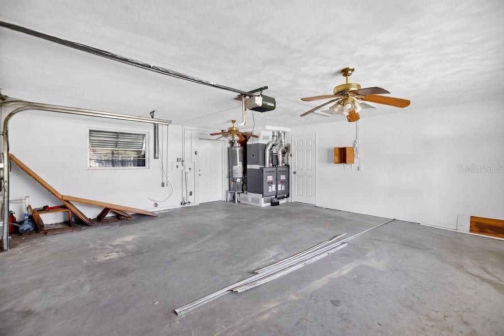 En Venta: $199,900 (4 camas, 3 baños, 3050 Pies cuadrados)