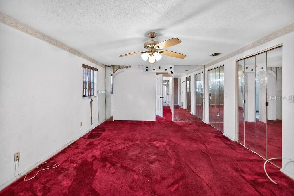 En Venta: $199,900 (4 camas, 3 baños, 3050 Pies cuadrados)