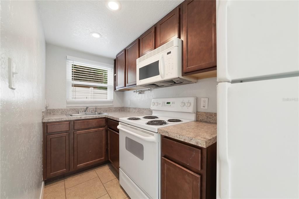 For Sale: $949,900 (4 beds, 4 baths, 4908 Square Feet)
