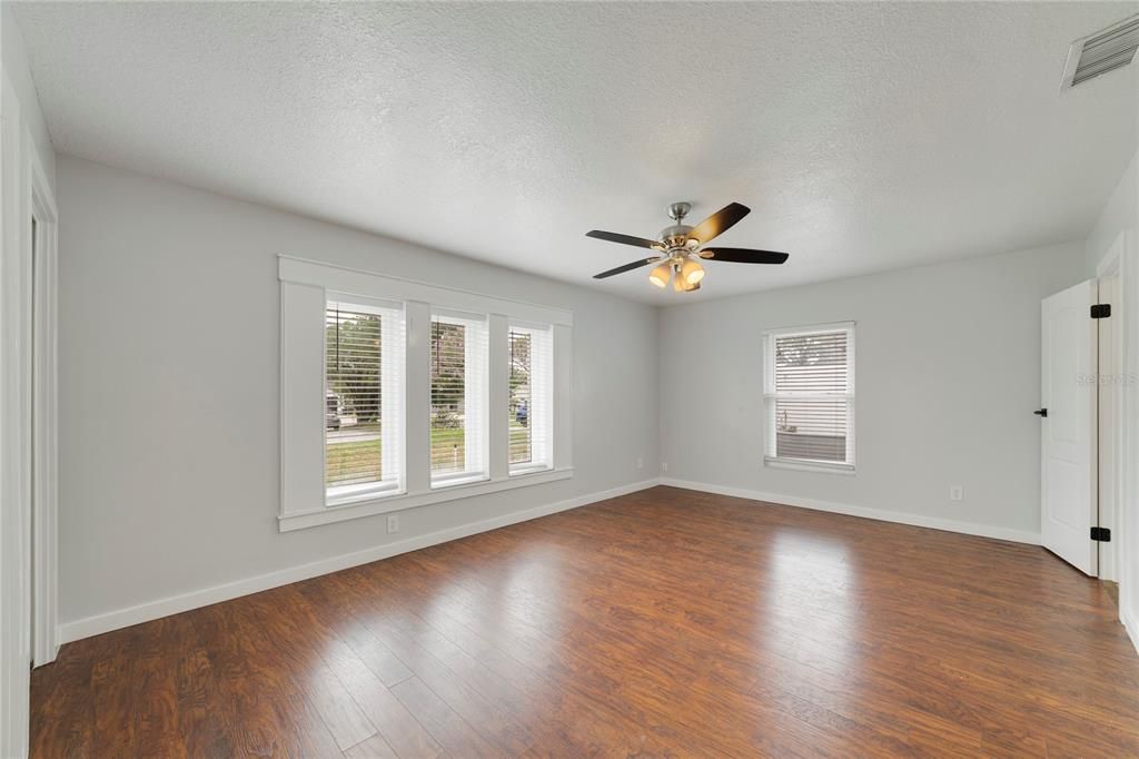 For Sale: $949,900 (4 beds, 4 baths, 4908 Square Feet)