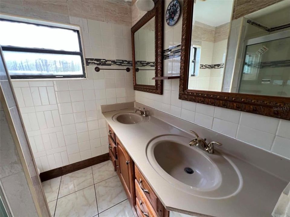 В аренду: $2,400 (4 спален, 2 ванн, 1861 Квадратных фут)