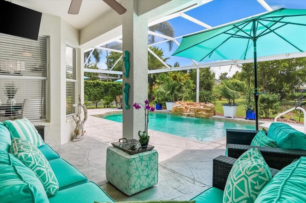For Sale: $599,900 (4 beds, 2 baths, 2072 Square Feet)