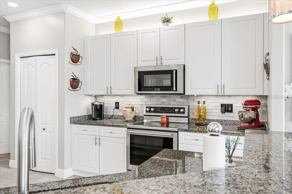 For Sale: $599,900 (4 beds, 2 baths, 2072 Square Feet)