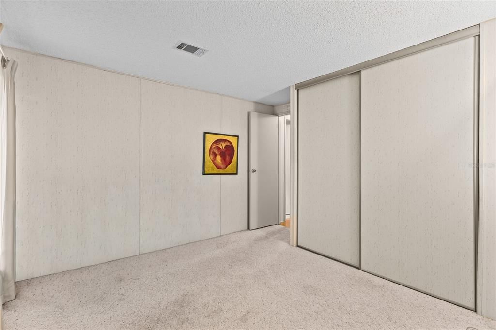 For Sale: $299,999 (2 beds, 2 baths, 1127 Square Feet)