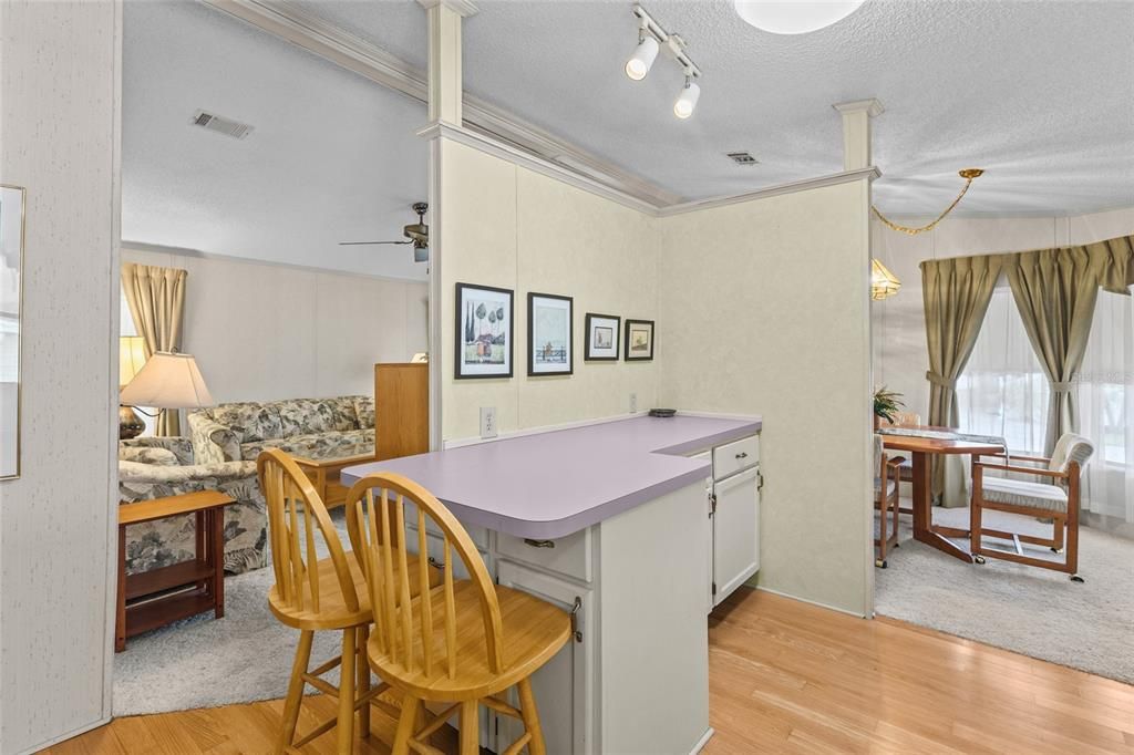 For Sale: $299,999 (2 beds, 2 baths, 1127 Square Feet)
