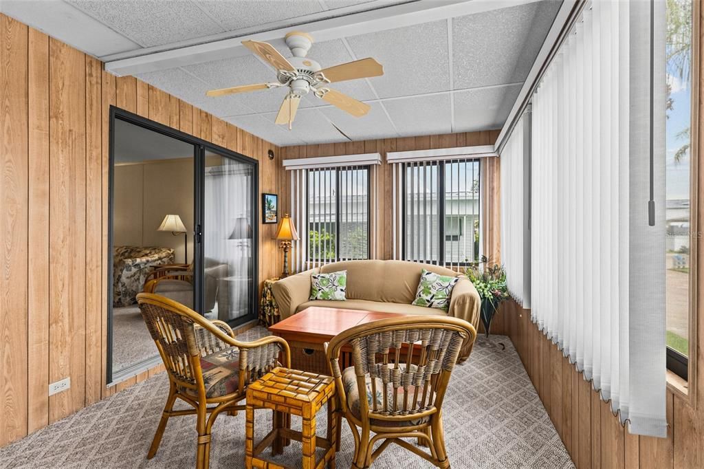 For Sale: $299,999 (2 beds, 2 baths, 1127 Square Feet)