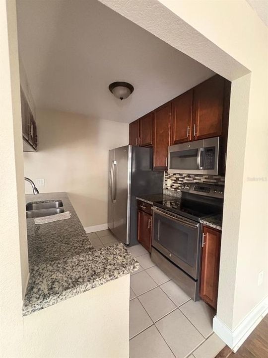For Rent: $2,000 (3 beds, 2 baths, 1072 Square Feet)