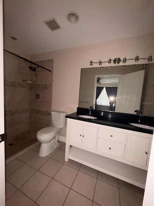 For Rent: $2,000 (3 beds, 2 baths, 1072 Square Feet)