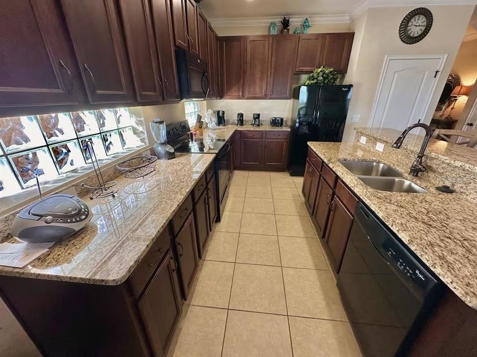 В аренду: $4,000 (6 спален, 5 ванн, 3629 Квадратных фут)