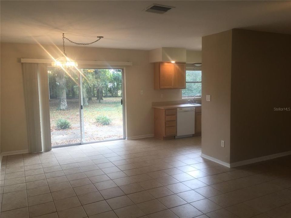 В аренду: $1,875 (3 спален, 2 ванн, 1210 Квадратных фут)